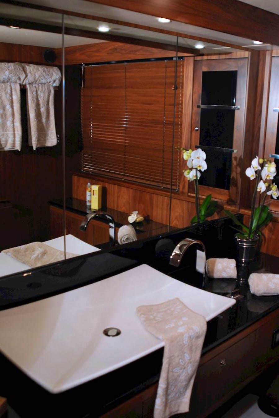 14-luxury-sunseeker-yacht-my-choco-bathroom.jpg